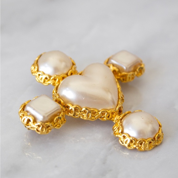 Chanel Vintage S/S1992 Pearl Heart Gold Collection 28 Clip Earrings Brooch Set - Picture 3 of 13